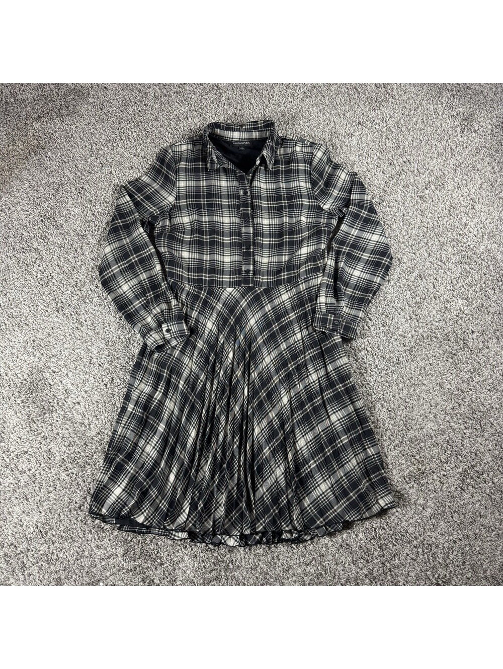 Banana Republic Dress Womens 10 Black Biege  Long Sleeve Pleated Collared